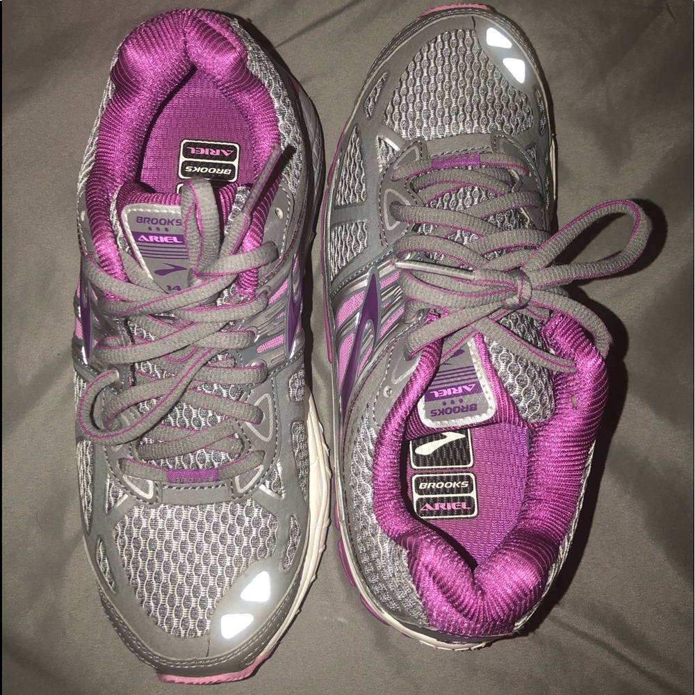 Brooks tennis shoes